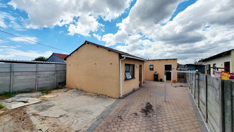 4 Bedroom Property for Sale in Palm Park Western Cape